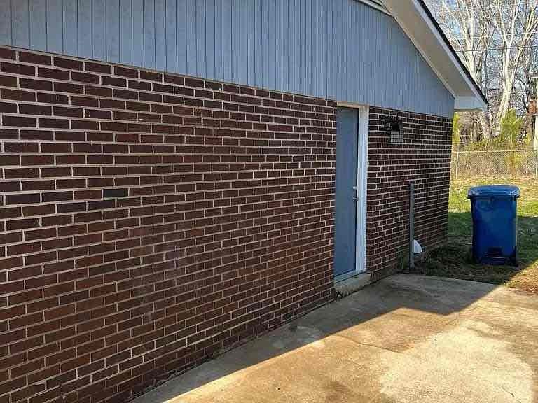 108 Mimosa Ct - Photo 3 of 17