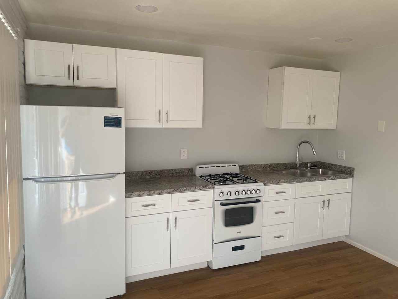 9201 N 12th St #B - Photo 4 of 10