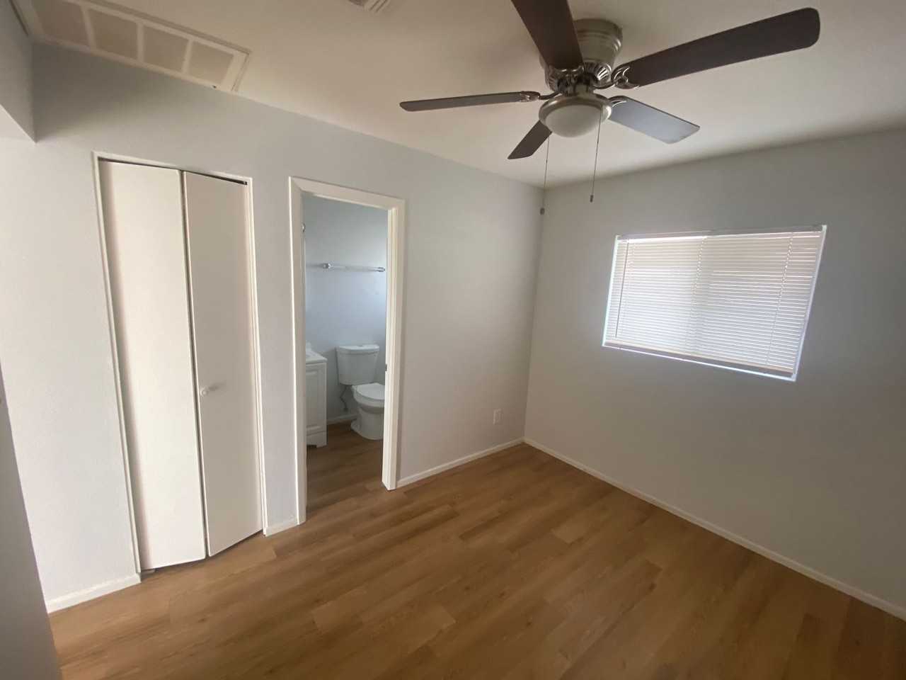 9201 N 12th St #B - Photo 5 of 10