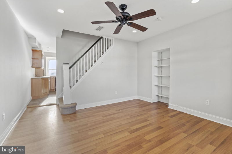 625 Summit St - Photo 3 of 14