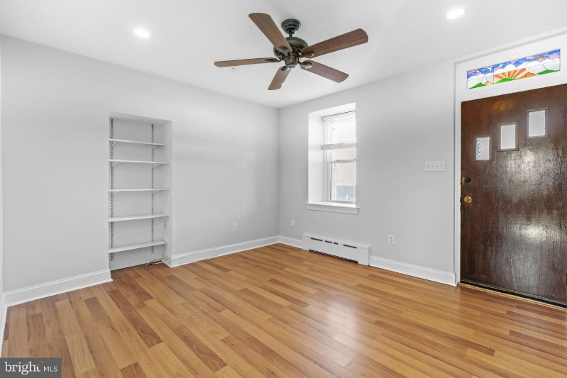 625 Summit St - Photo 4 of 14