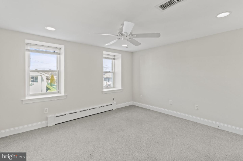 625 Summit St - Photo 7 of 14