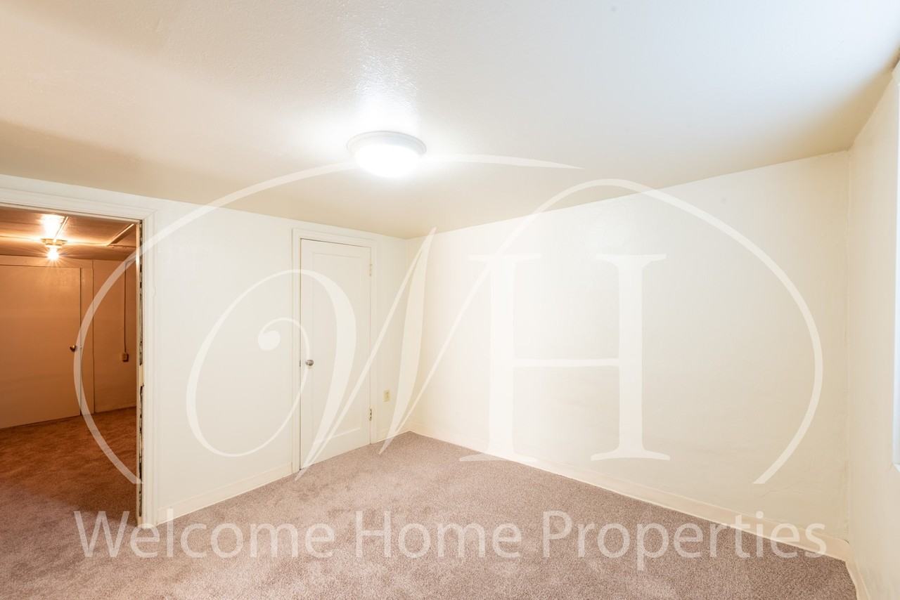 210 Se Birch Ave - Photo 7 of 13