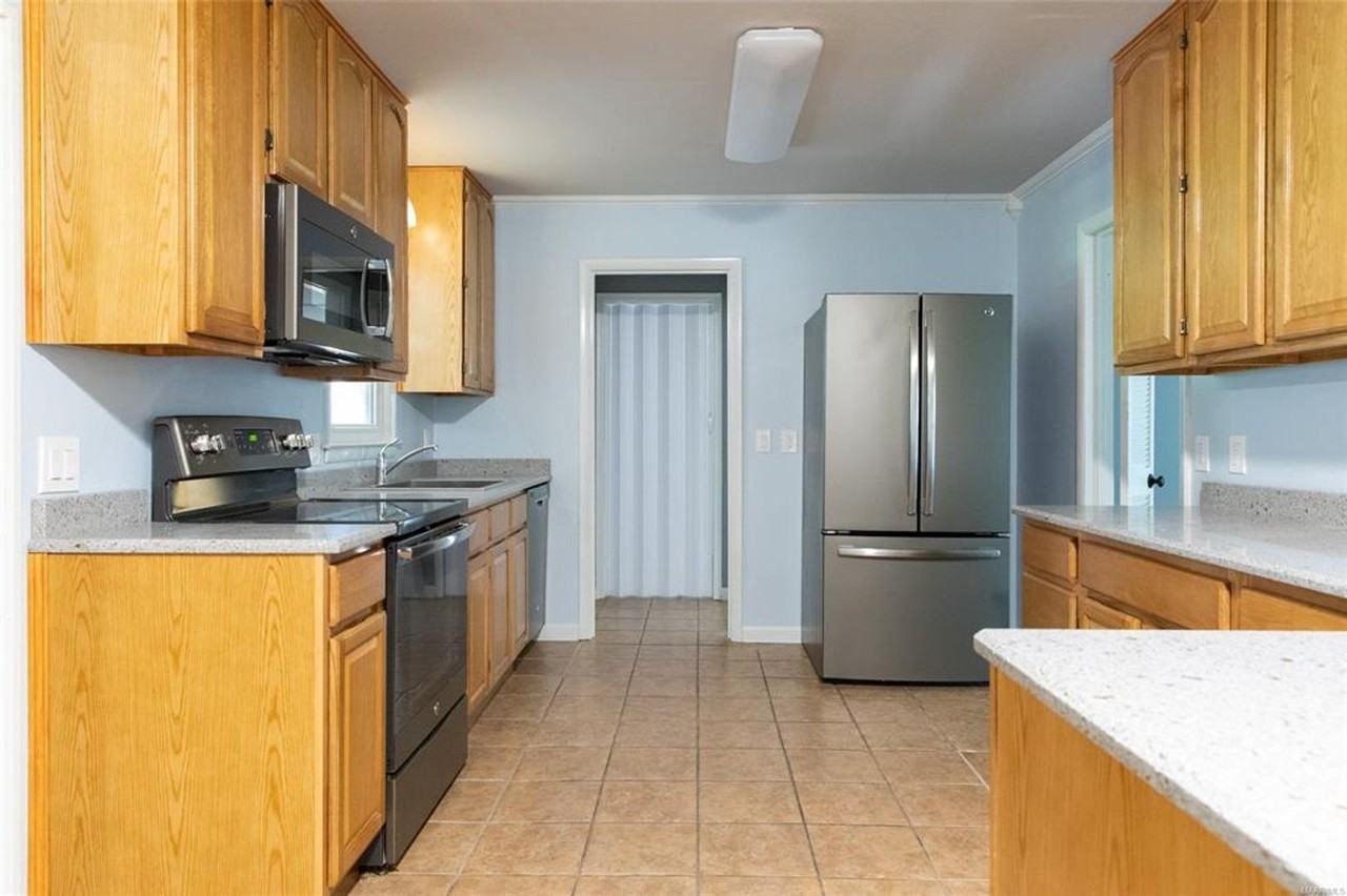 826 Greg Dr - Photo 3 of 19