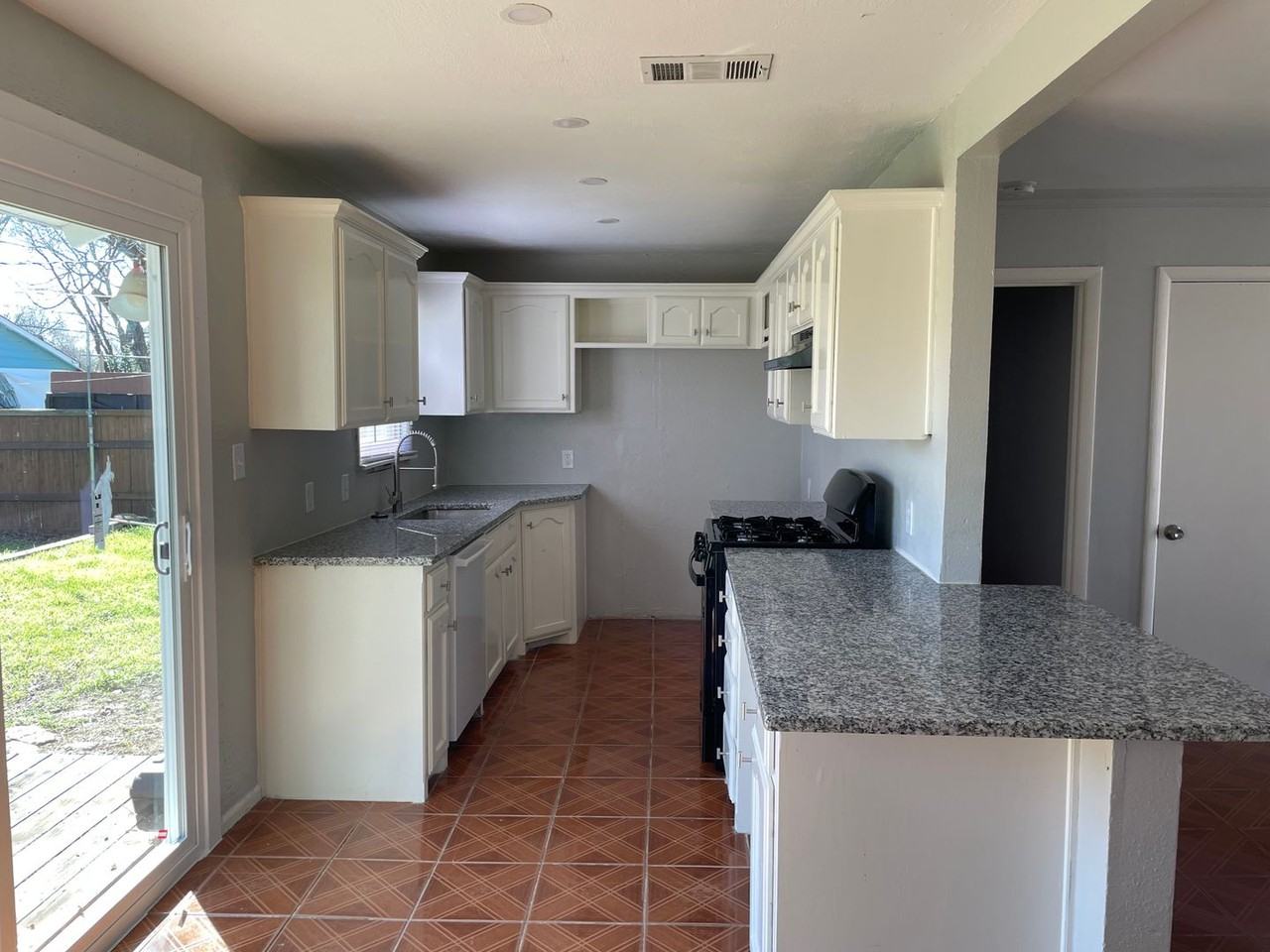 700 Harrison Ln - Photo 3 of 24