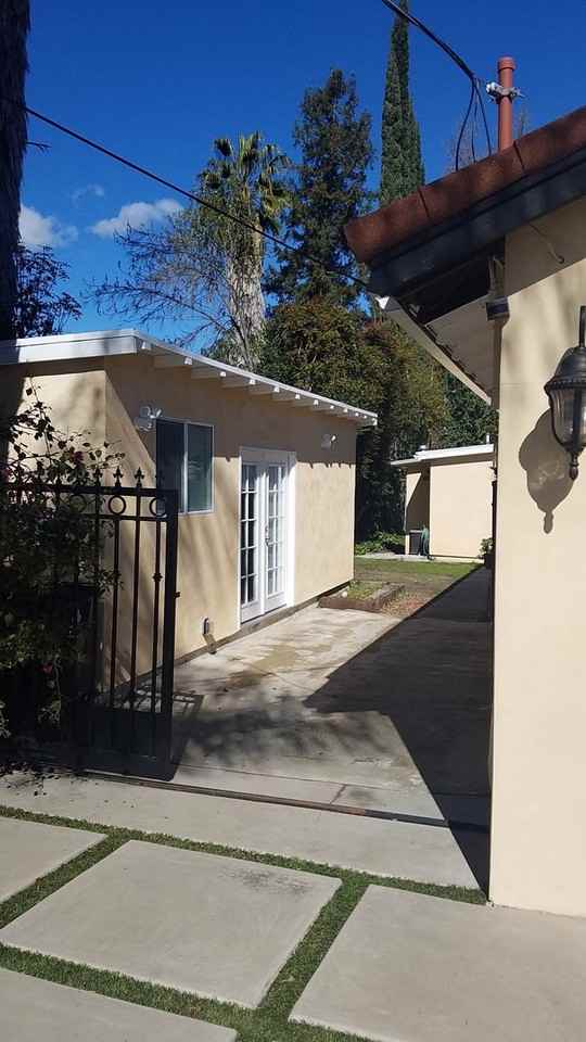 19437 Collier St - Photo 2 of 12