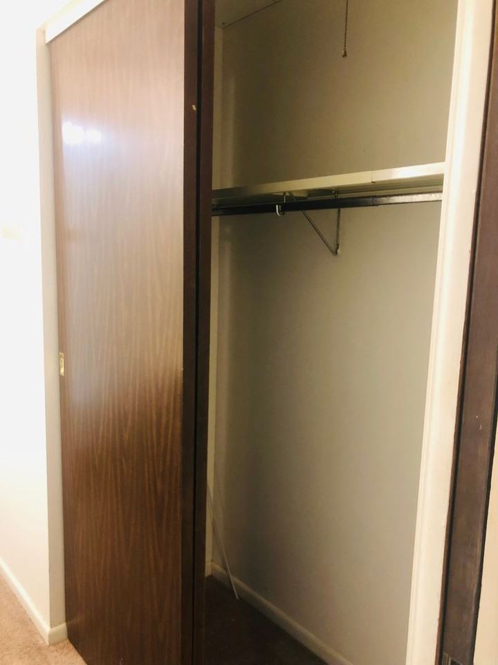 2028 Summit St - Photo 4 of 10