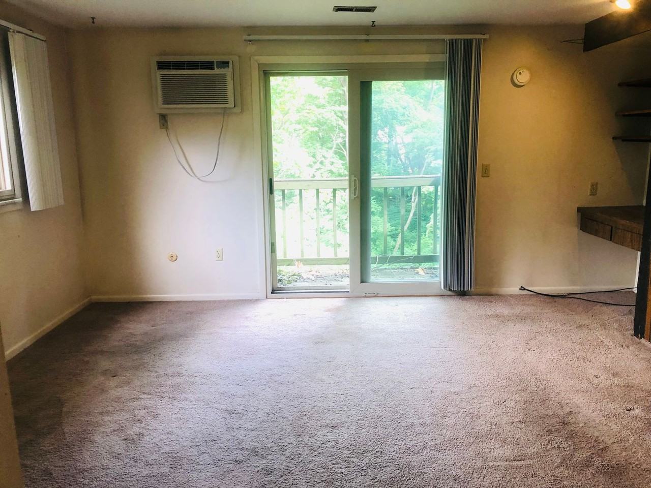 2028 Summit St - Photo 5 of 10