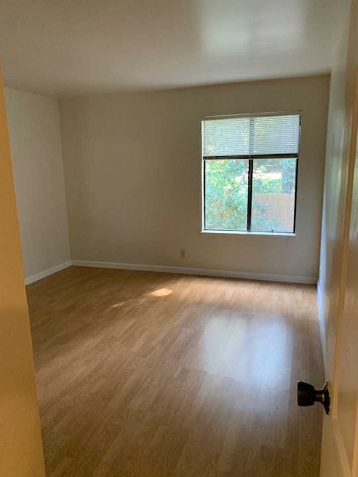 3205 Golden Oaks Ln - Photo 5 of 13