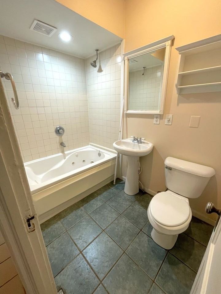 939 Greenwood Avenue - Photo 5 of 39