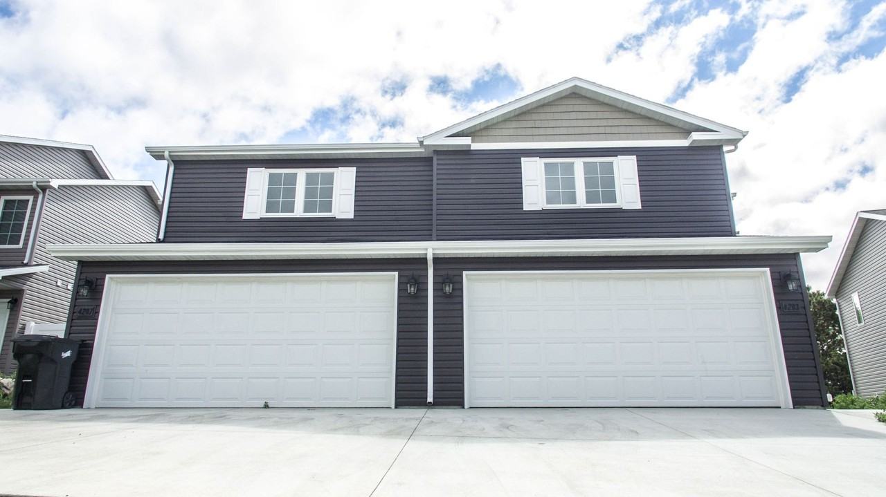 3934 24th St Se - Photo 2 of 7