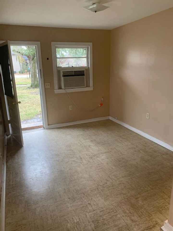 827 Olmstead Dr - Photo 3 of 10