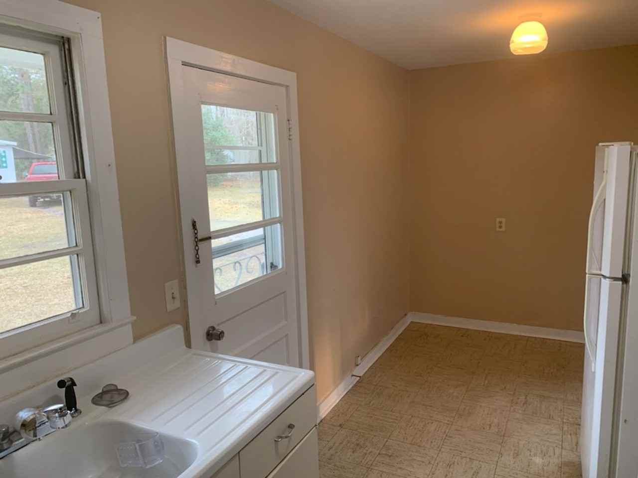 827 Olmstead Dr - Photo 7 of 10