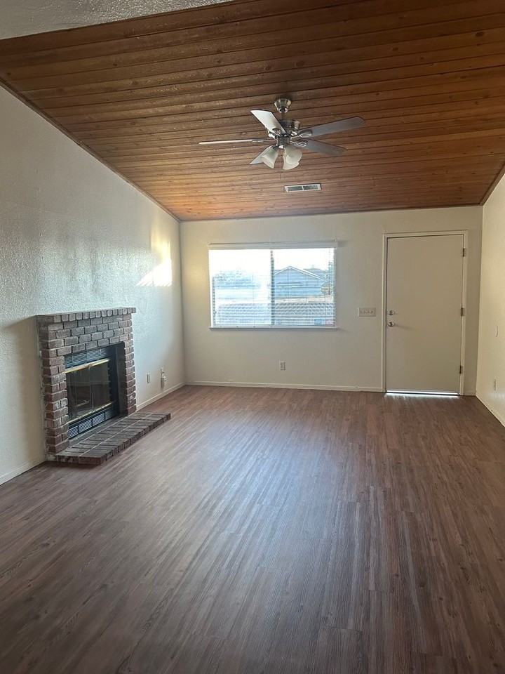 1708 E Beech Ave - Photo 3 of 10