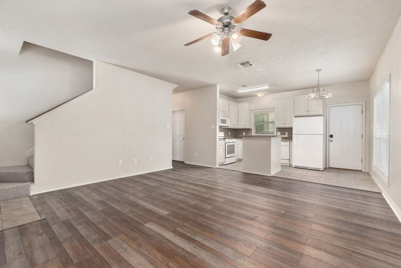 210 Sterling St - Photo 7 of 16