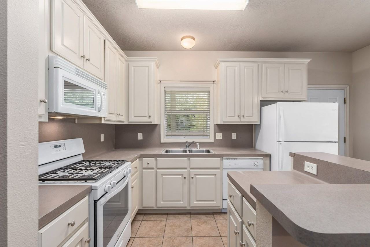 210 Sterling St - Photo 3 of 16