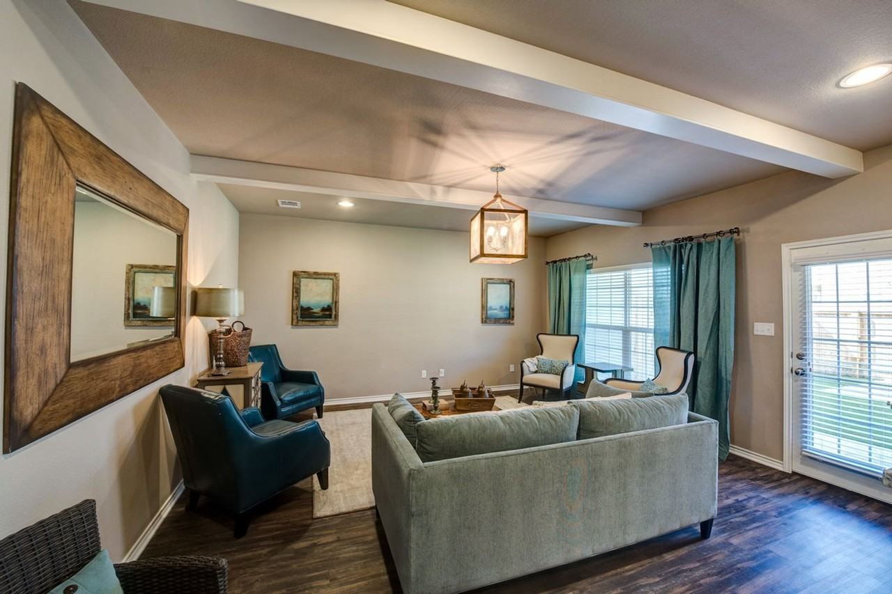 411 Kate Lane - Photo 5 of 15