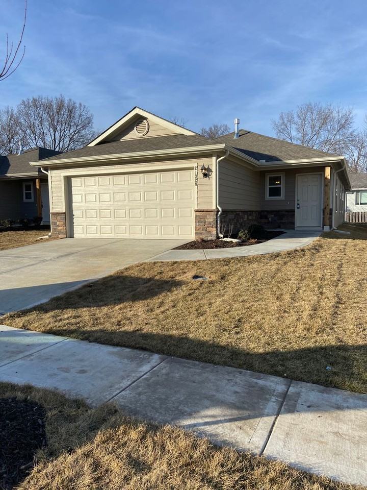 21328 W 215th Ter - Photo 4 of 20