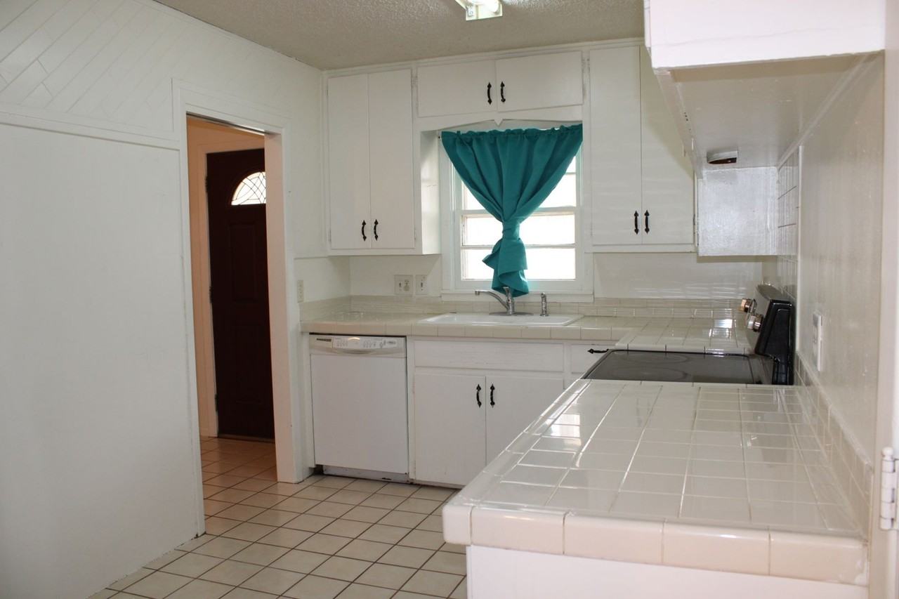 1813 Plateau Lane - Photo 7 of 25