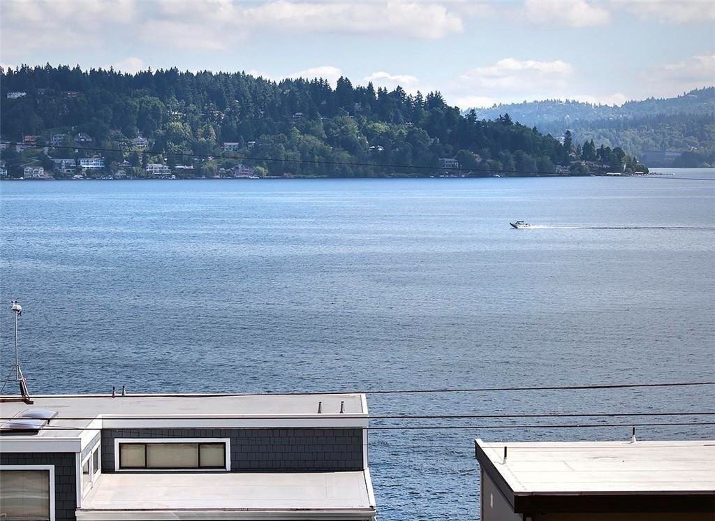 9847 Rainier Ave S - Photo 2 of 21