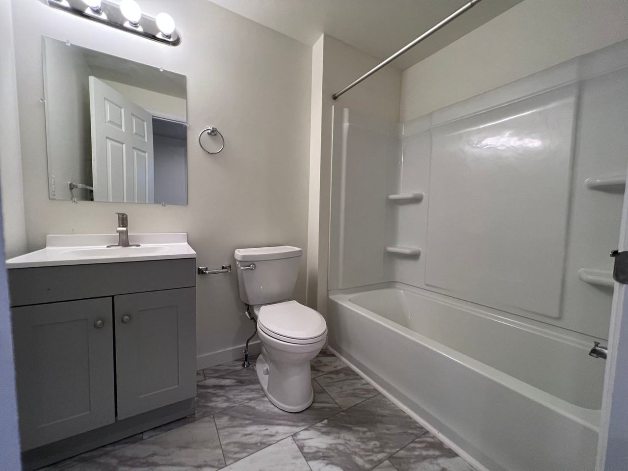 2816 Spring St - Photo 3 of 33