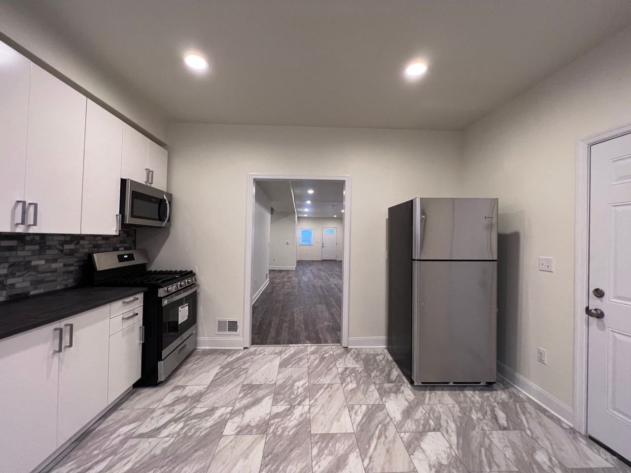 2816 Spring St - Photo 5 of 33