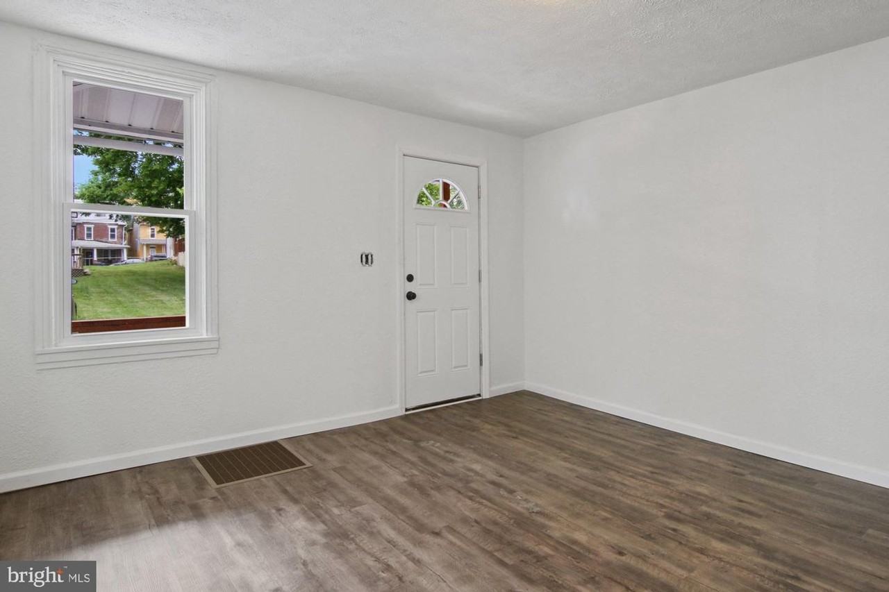 244 Ridge St - Photo 2 of 20