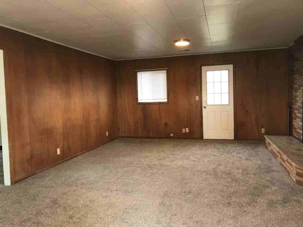 136 Ne B St - Photo 2 of 8