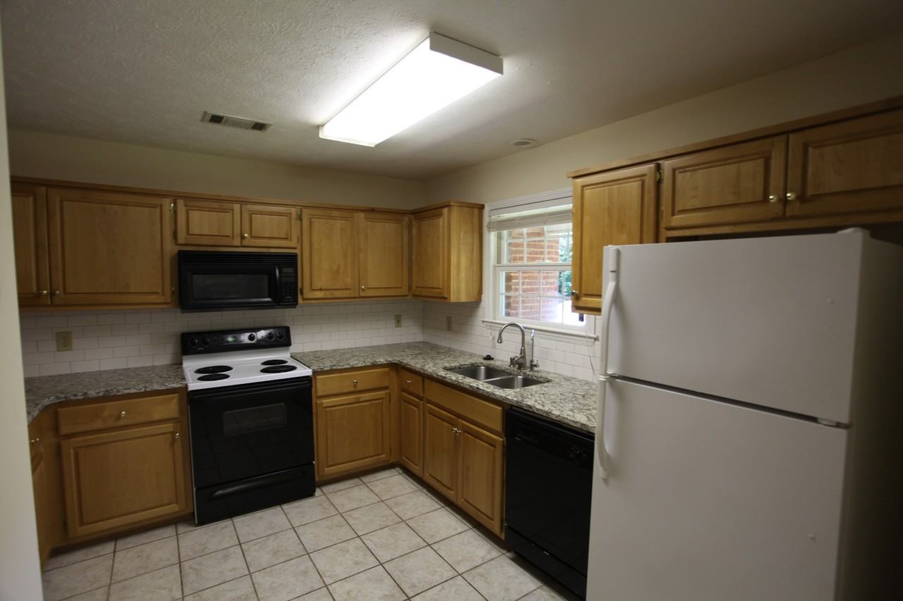 718 N Gay St #B - Photo 4 of 12