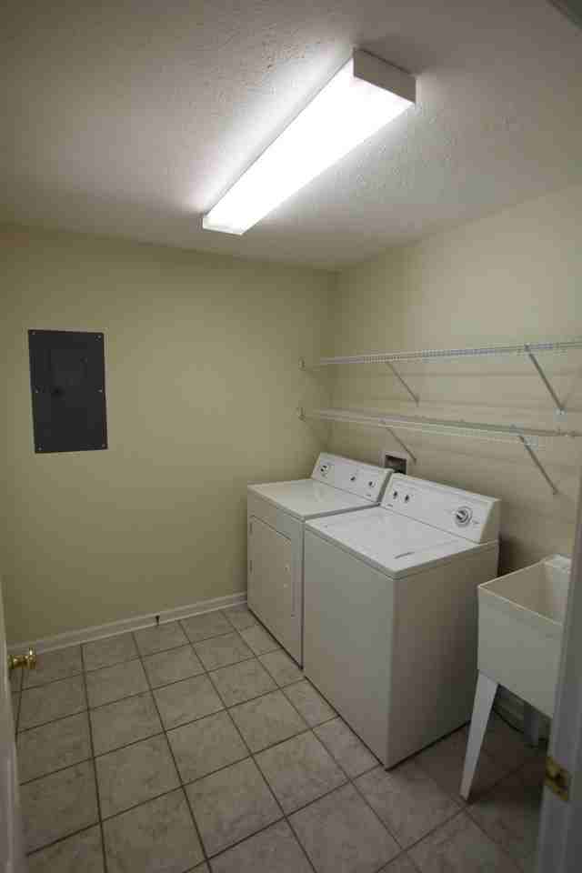 718 N Gay St #B - Photo 5 of 12