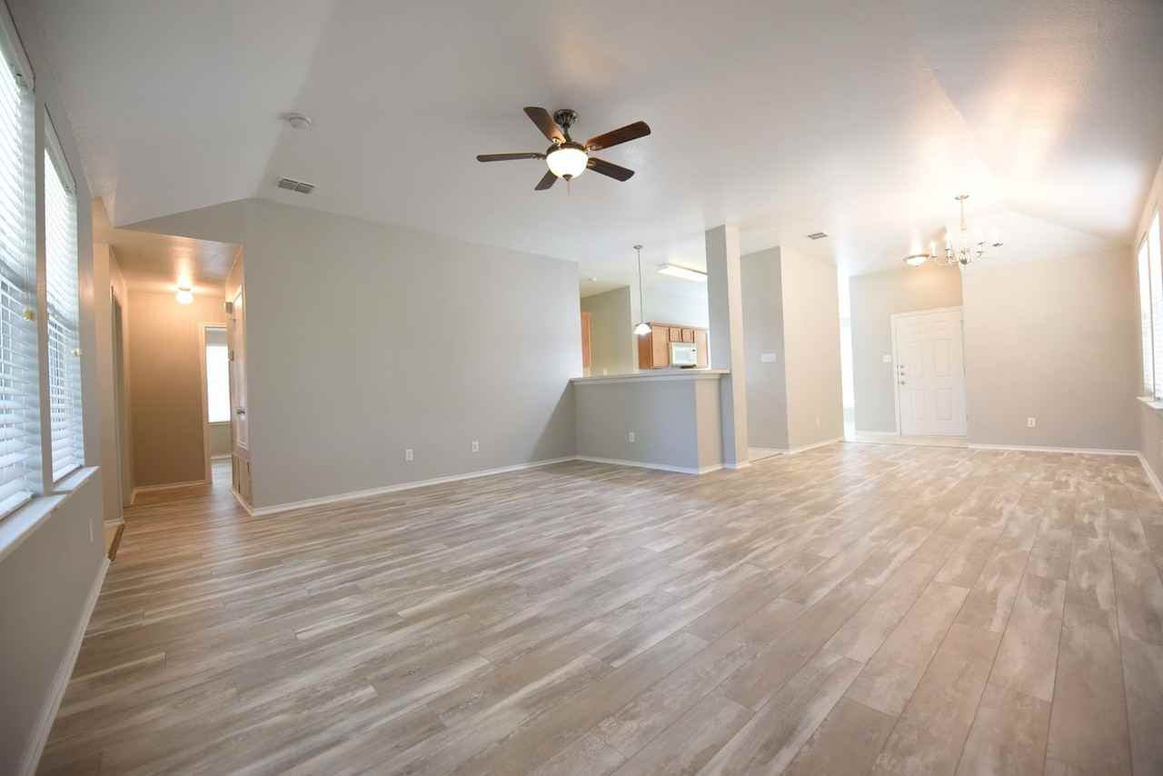 421 Stanley Falls Dr - Photo 4 of 29