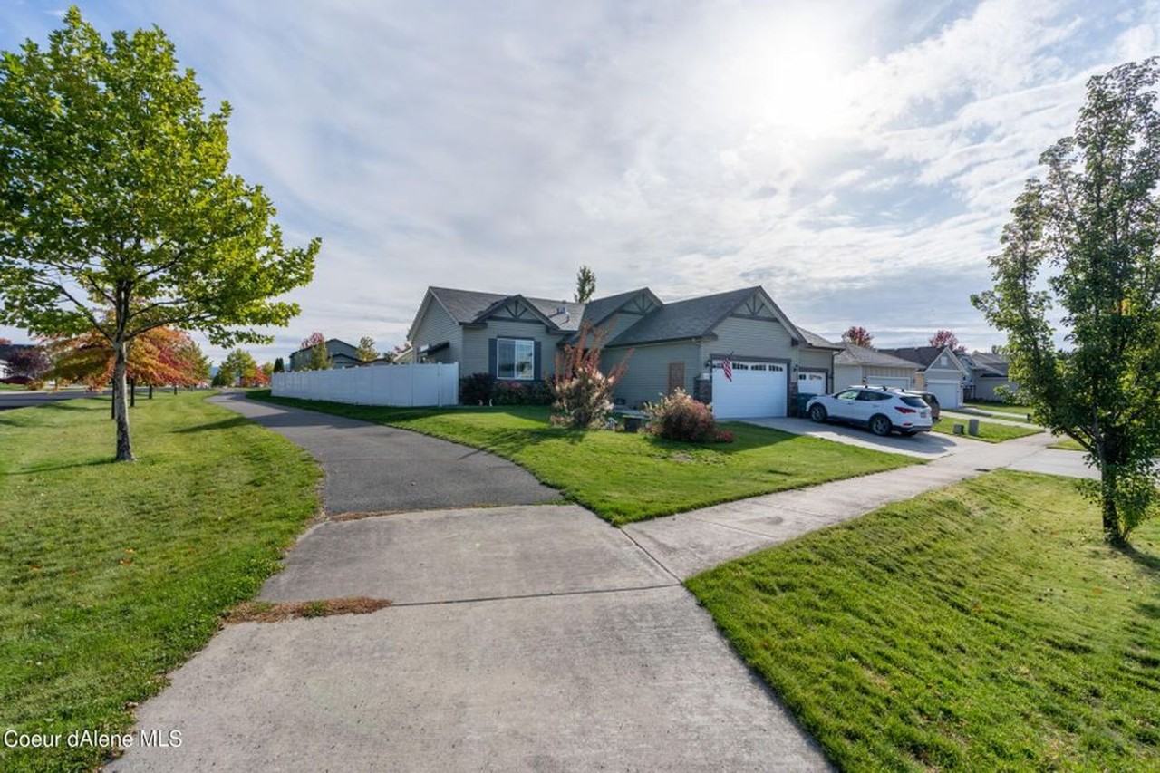 2710 N Tiatan St - Photo 2 of 18