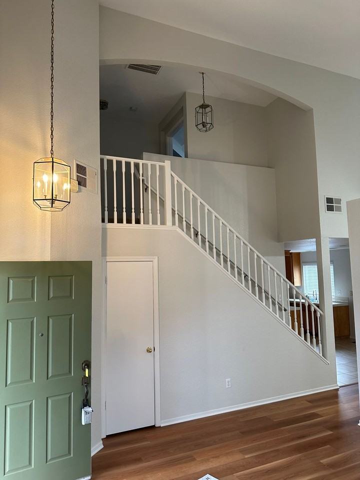 1845 Maplegrove Ln - Photo 3 of 43