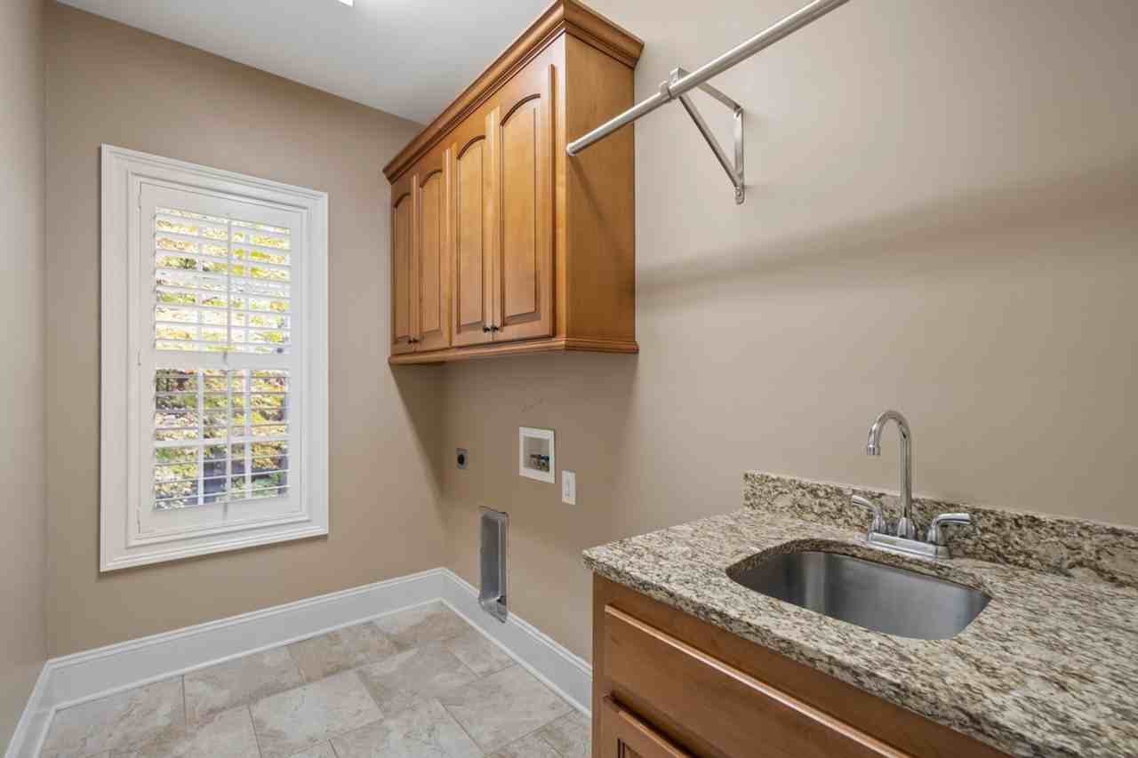 137 Northington Woods Dr - Photo 4 of 42