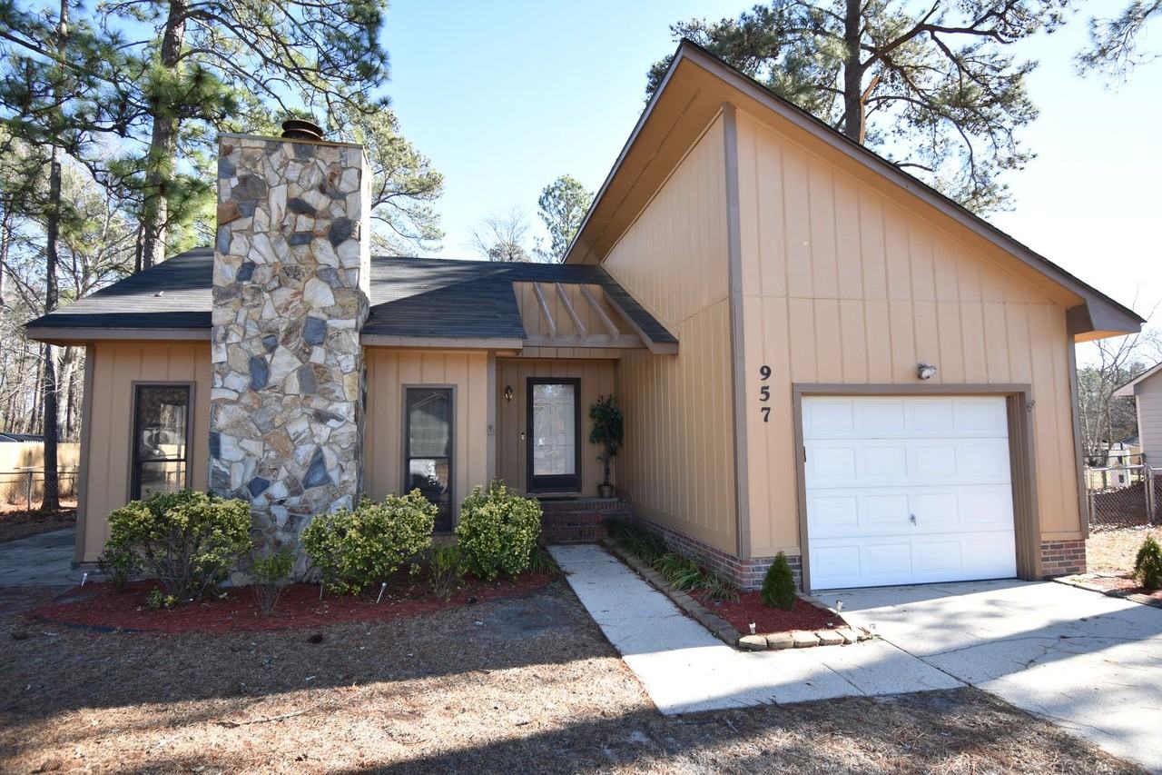 957 Kennesaw Dr - Photo 3 of 19