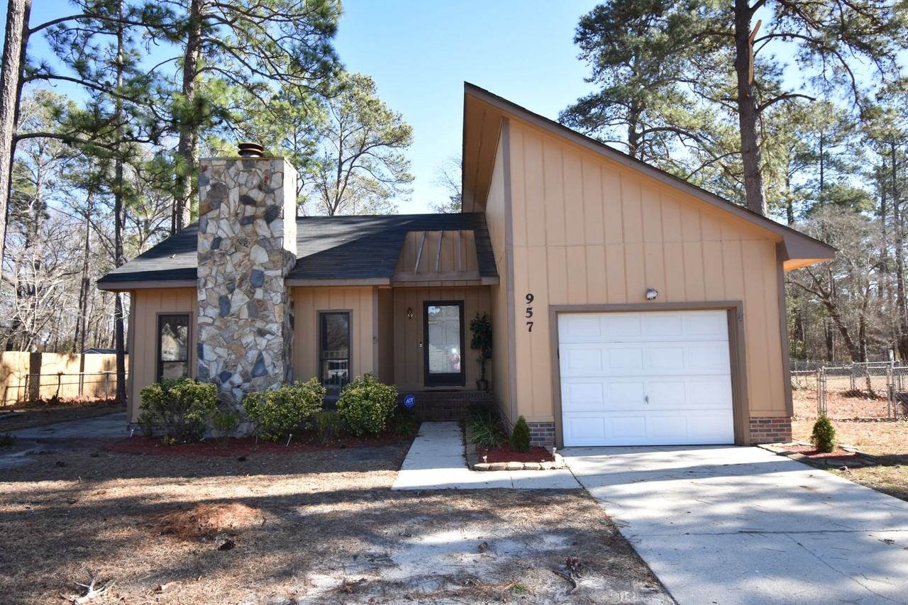 957 Kennesaw Dr - Photo 2 of 19