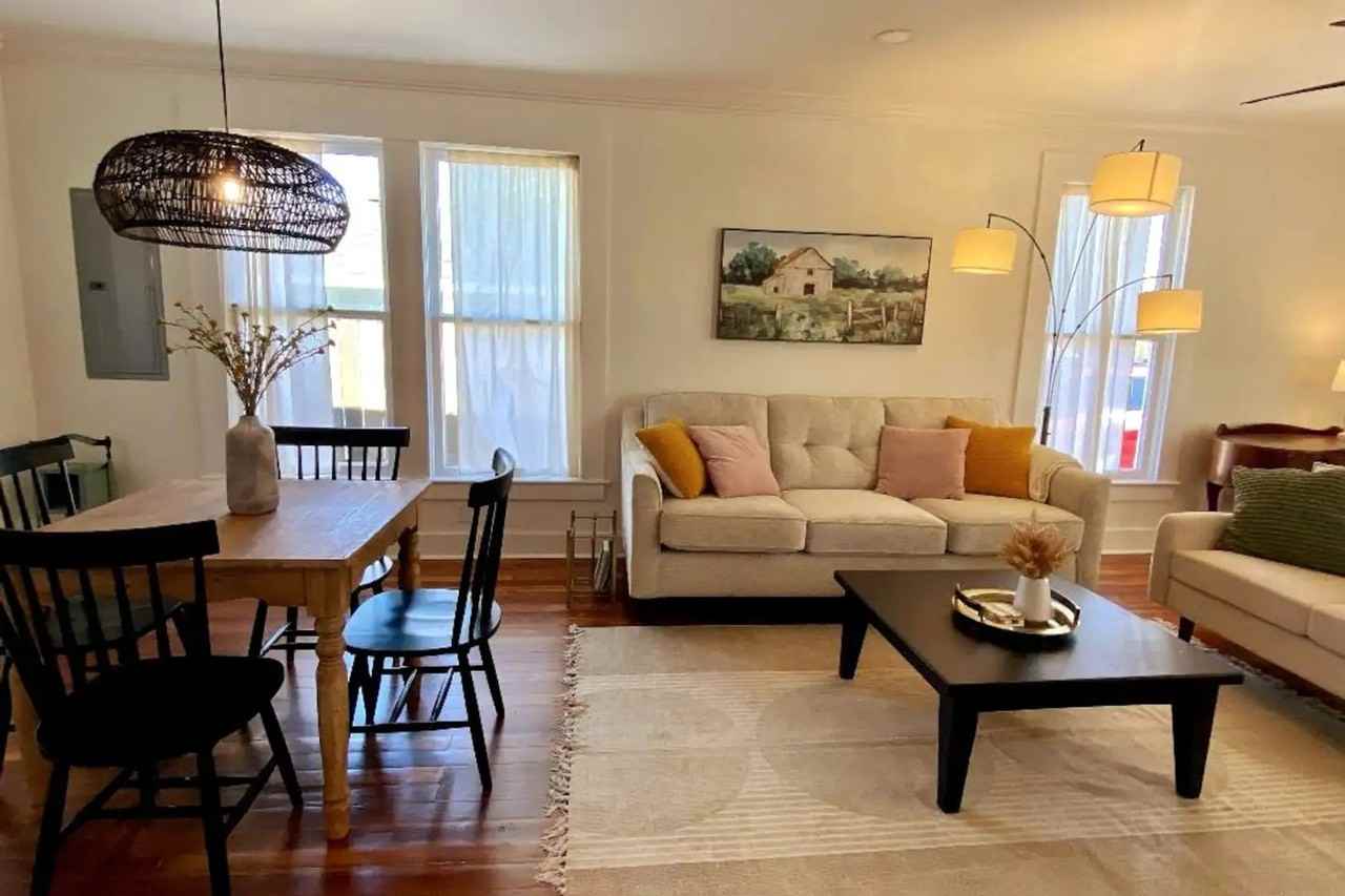 705 Clarence St - Photo 6 of 38