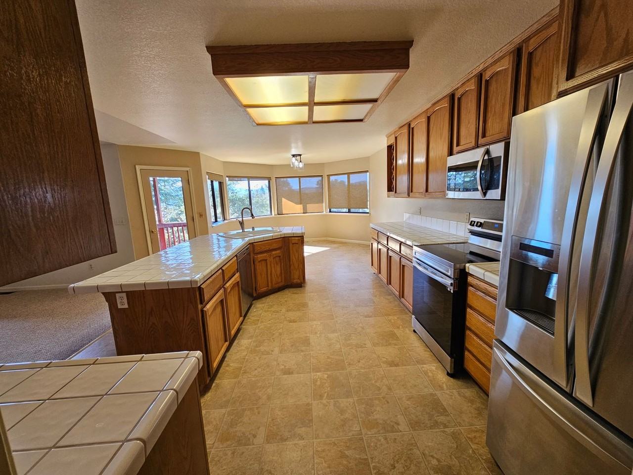 16521 Hacienda Ct - Photo 3 of 18