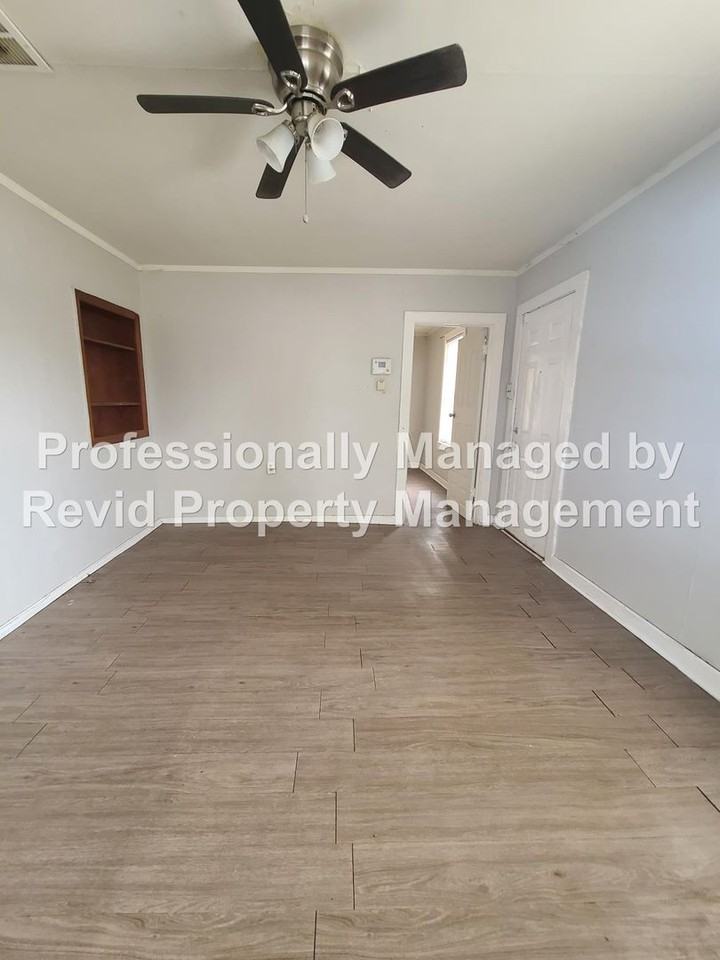 3068 Harvester Ln E - Photo 3 of 14