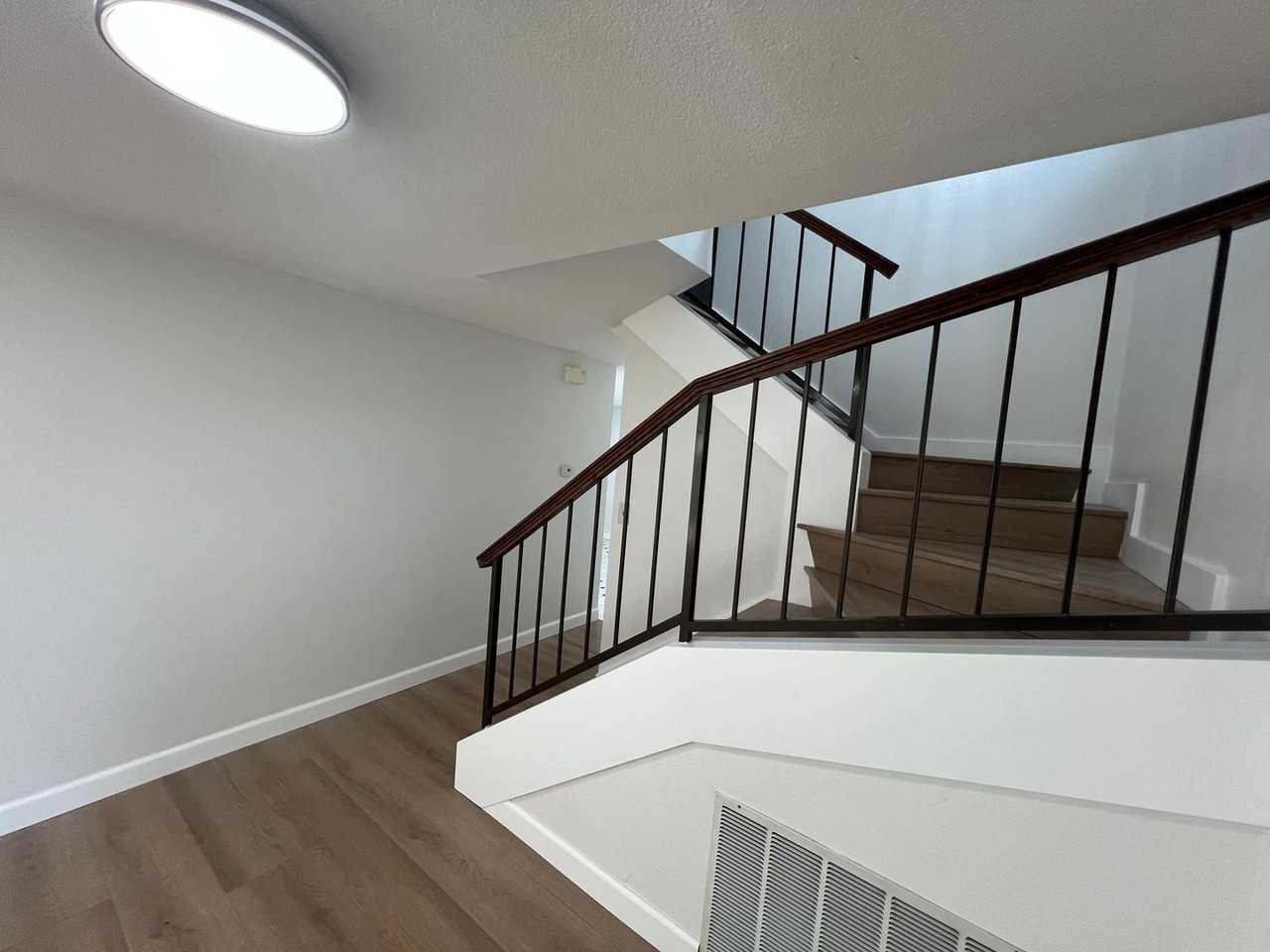 19806 Strathern St - Photo 4 of 34