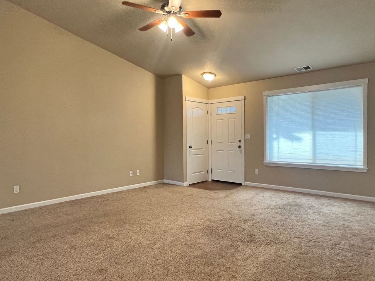 183 E Jadon Dr - Photo 2 of 10