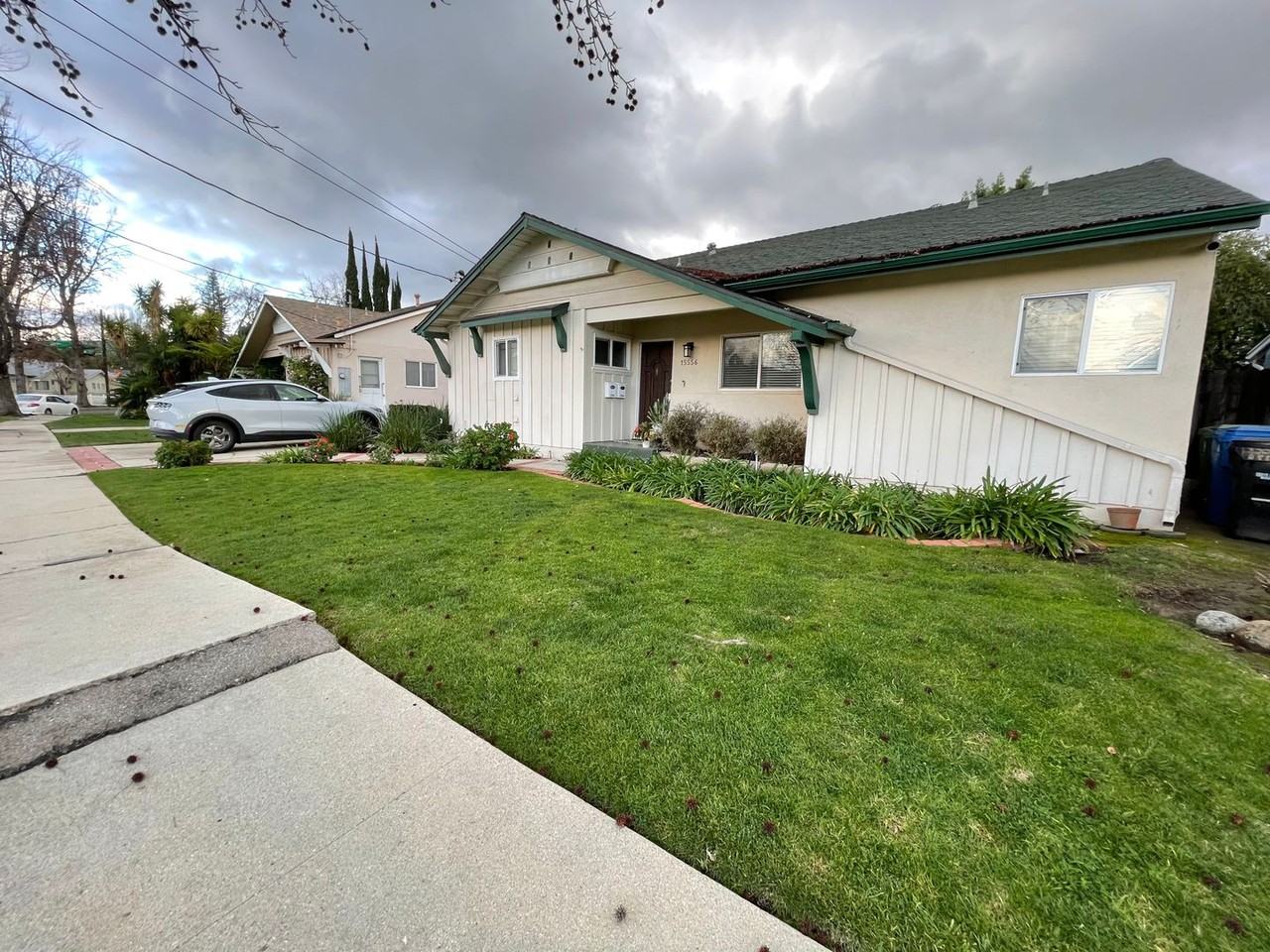15560 Otsego St - Photo 2 of 29