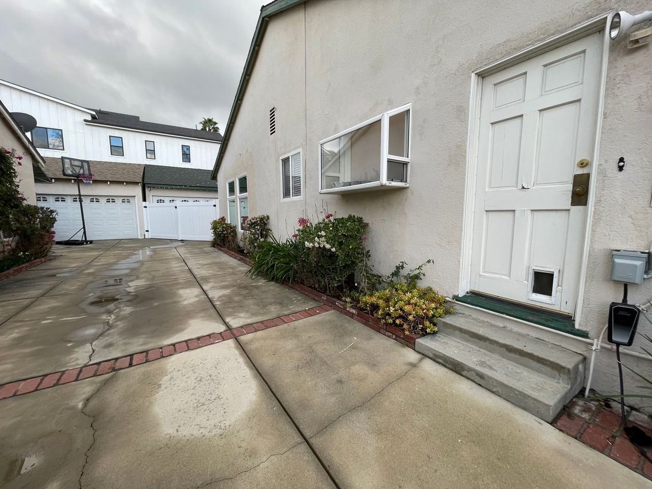 15560 Otsego St - Photo 3 of 29