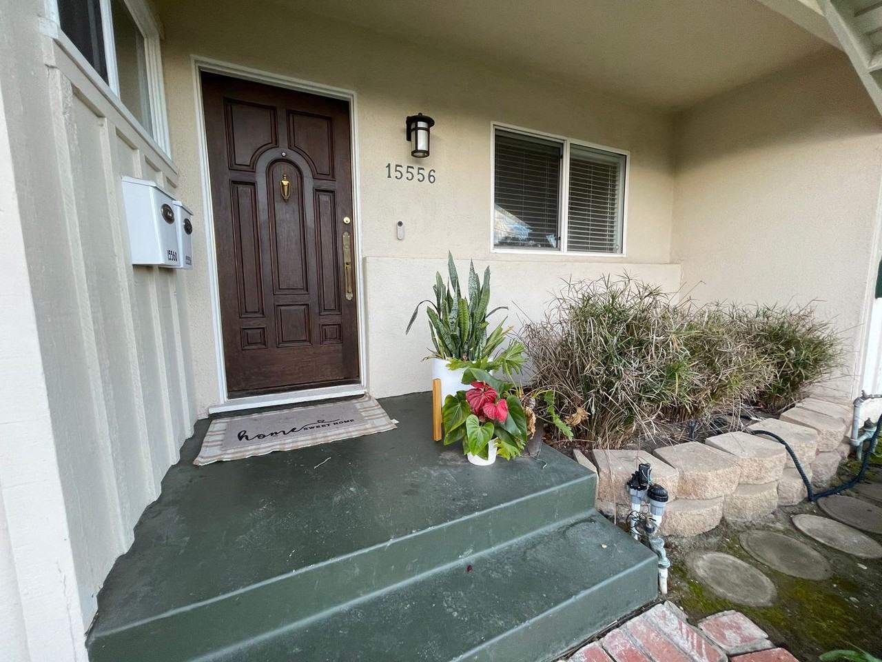 15560 Otsego St - Photo 4 of 29