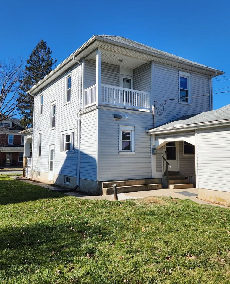 2401 S Queen St - Photo 2 of 23