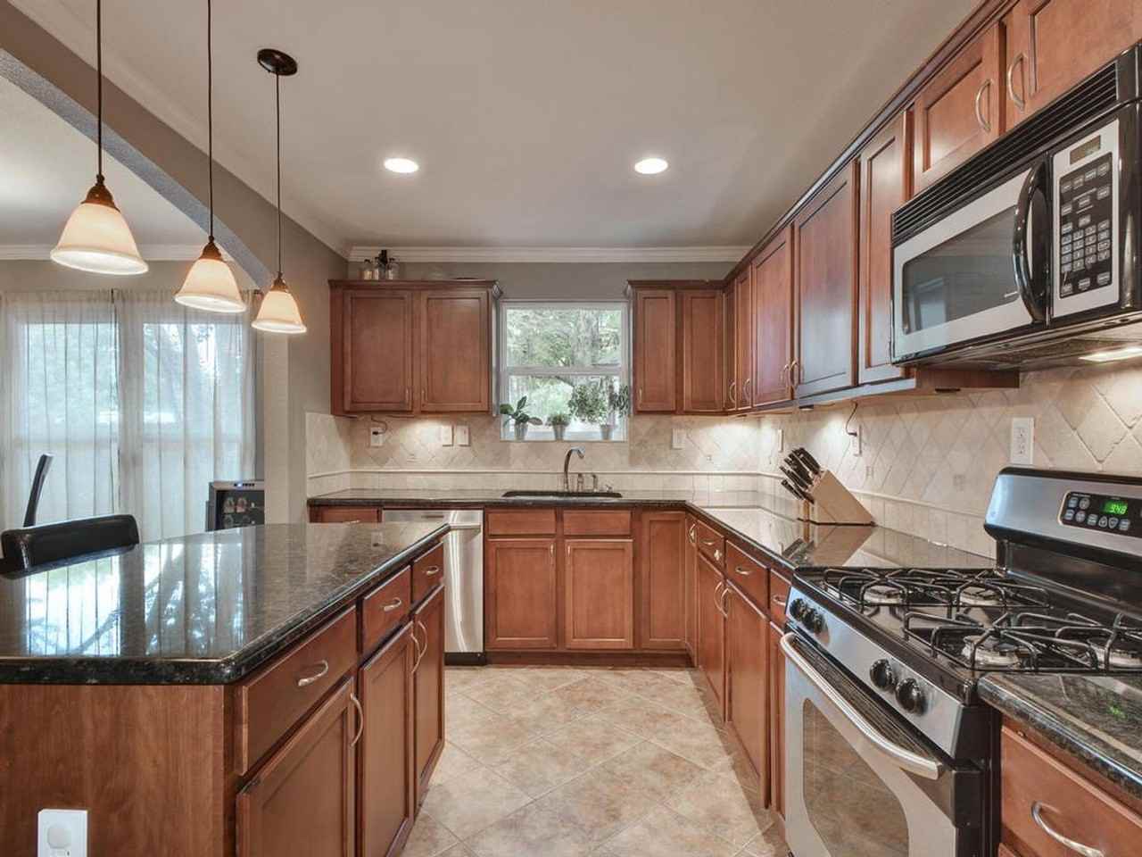 610 West North Loop Boulevard - Photo 2 of 32