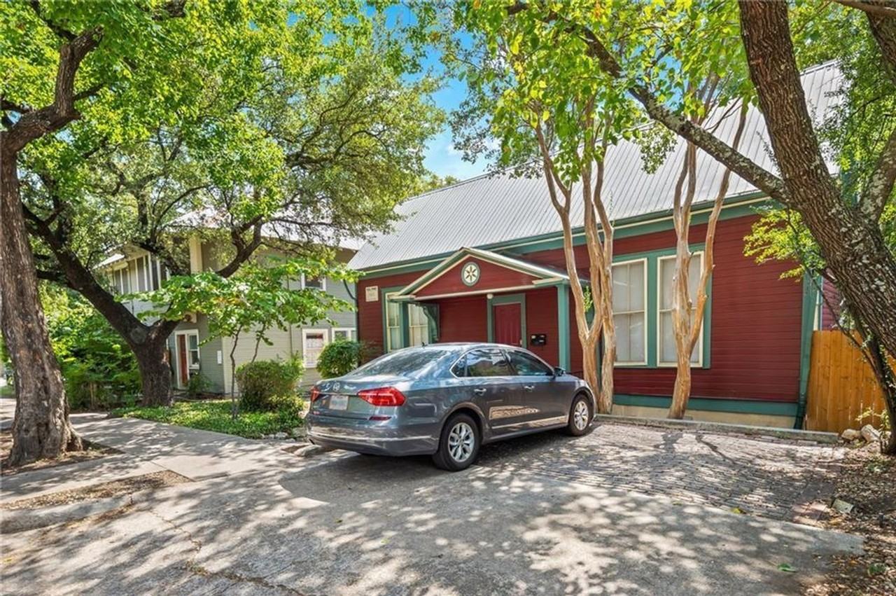 209 E 31st St - Photo 2 of 25