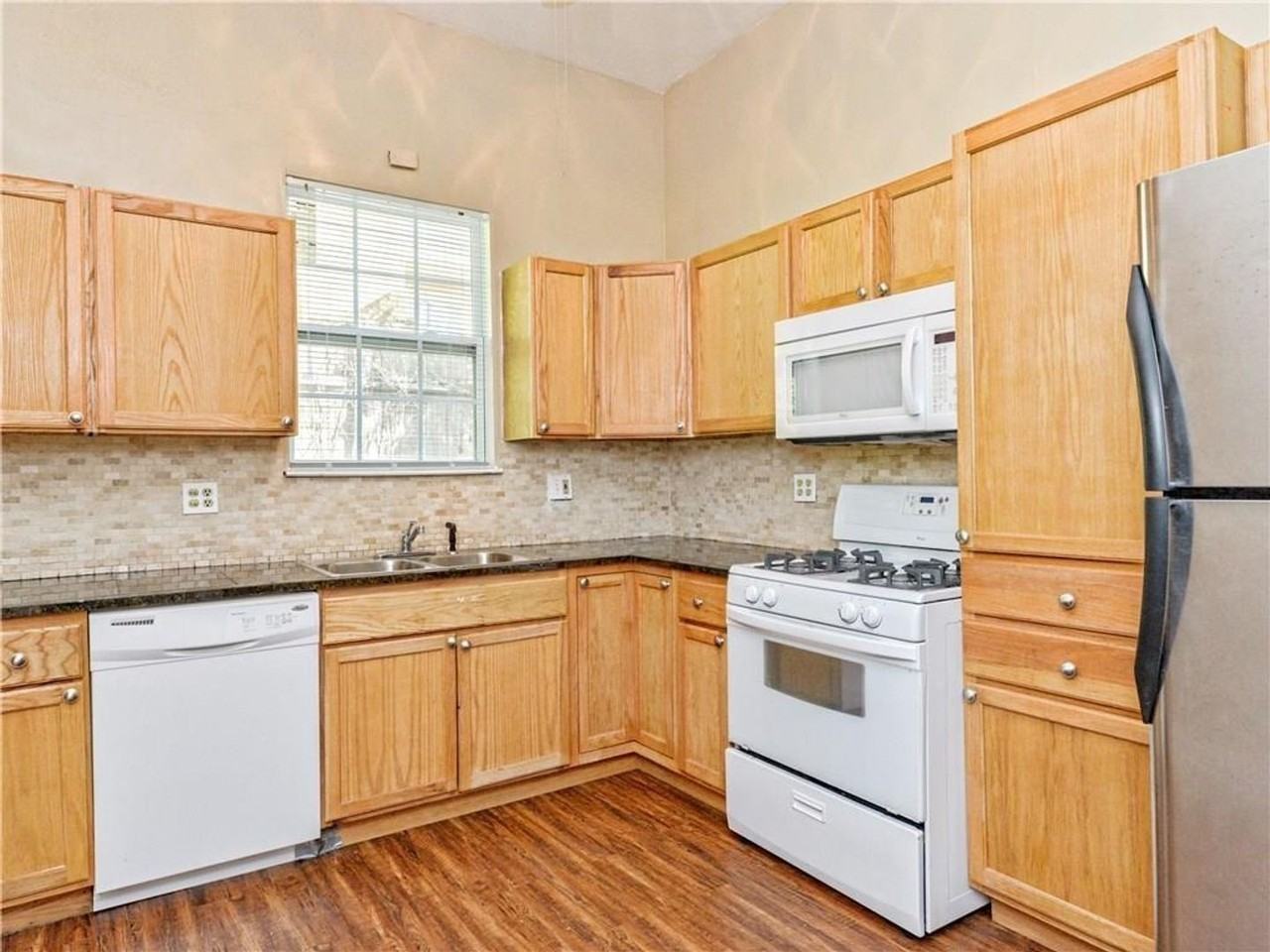 209 E 31st St - Photo 7 of 25