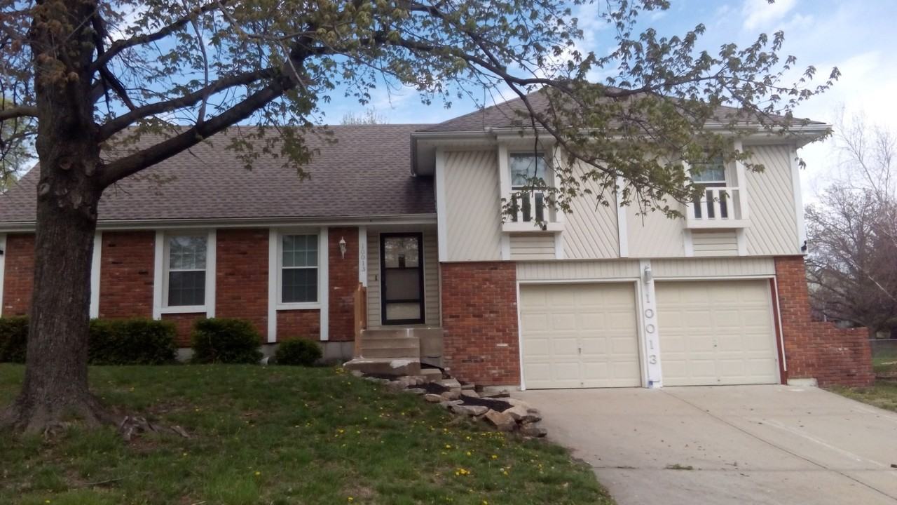 10013 N Harrison Dr - Photo 3 of 50