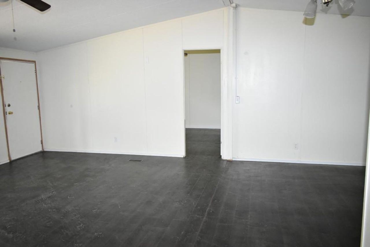 8607 Burleson Manor Rd - Photo 4 of 11